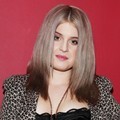 Kelly Osbourne Sebelum Diwawancara FOX & Friends